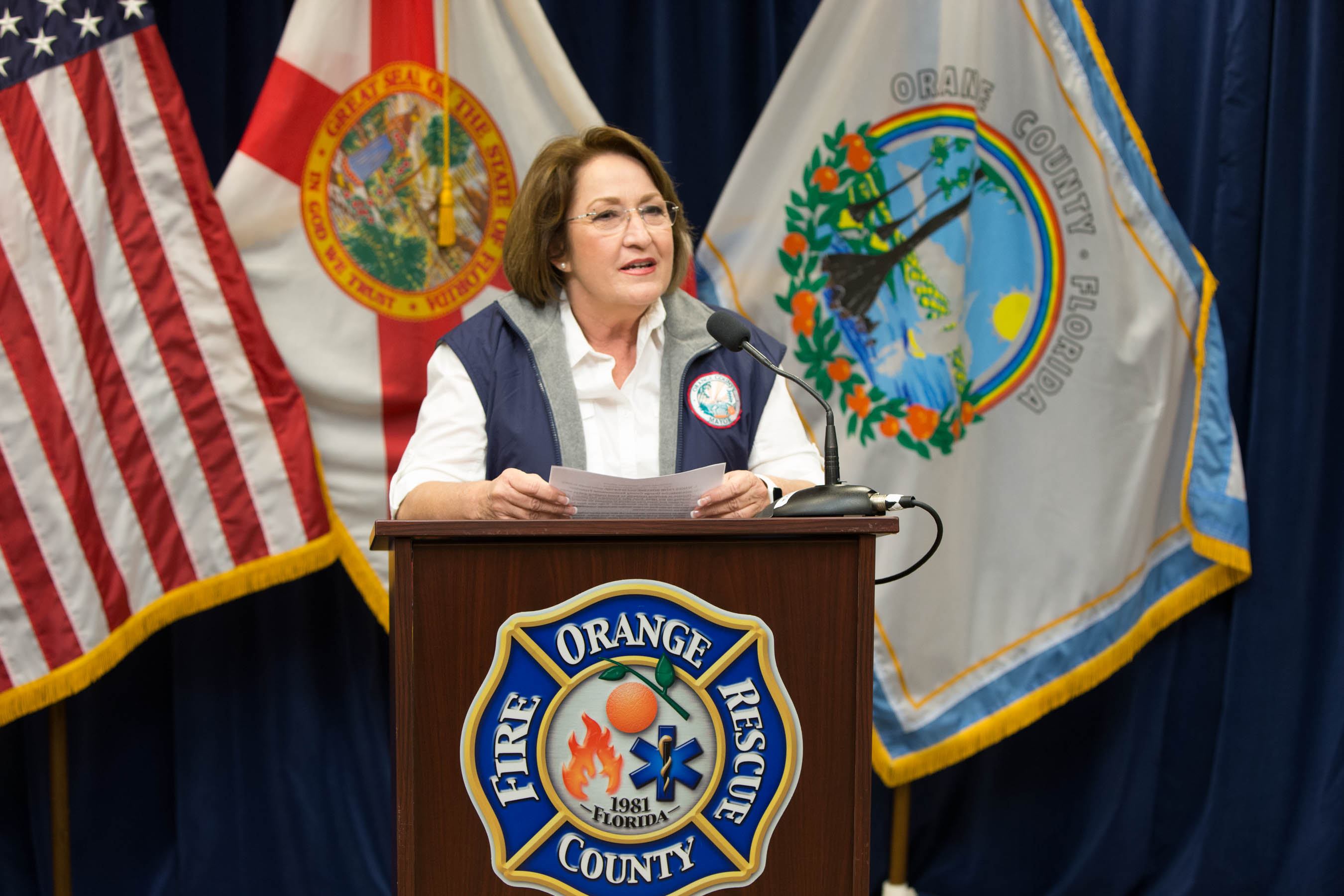 La Alcaldesa Jacobs en el informe de prensa sobre administración de emergencias