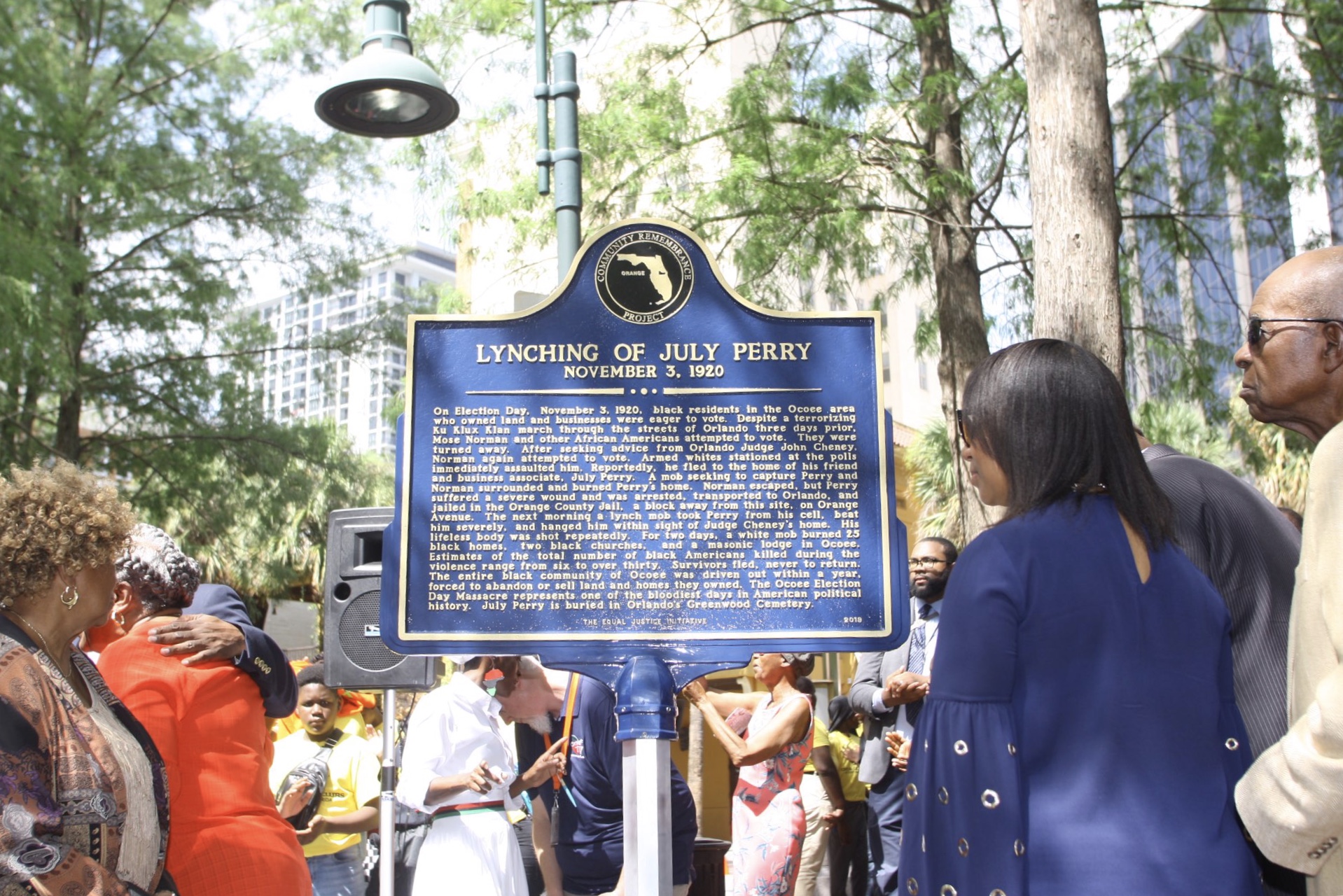 Photo of the July Perry marker that reads "Lynching of July Perry, November 3, 1920"