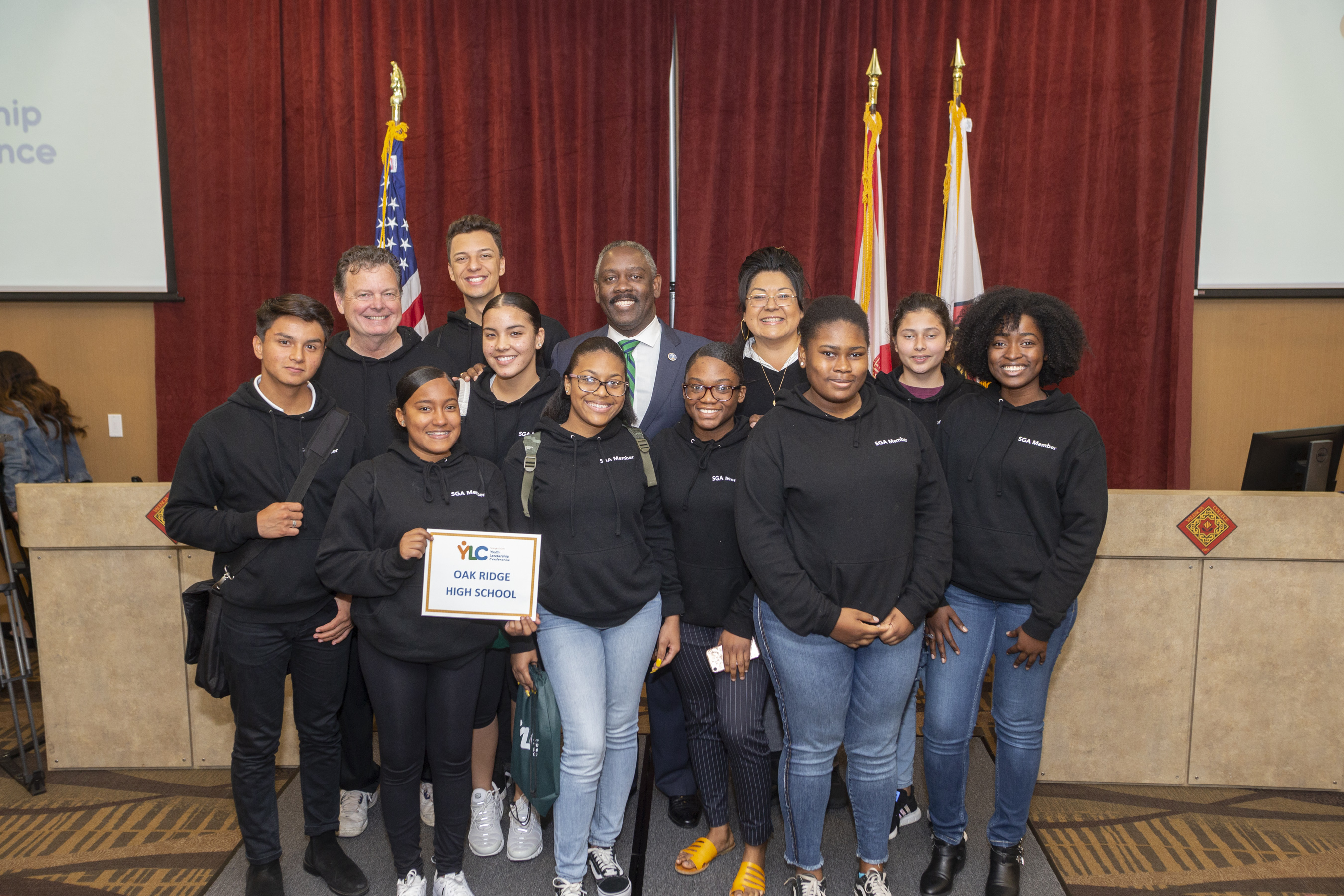 Isue Sopron pictured with his classmates and Mayor Demings at the Youth Leadership Conference