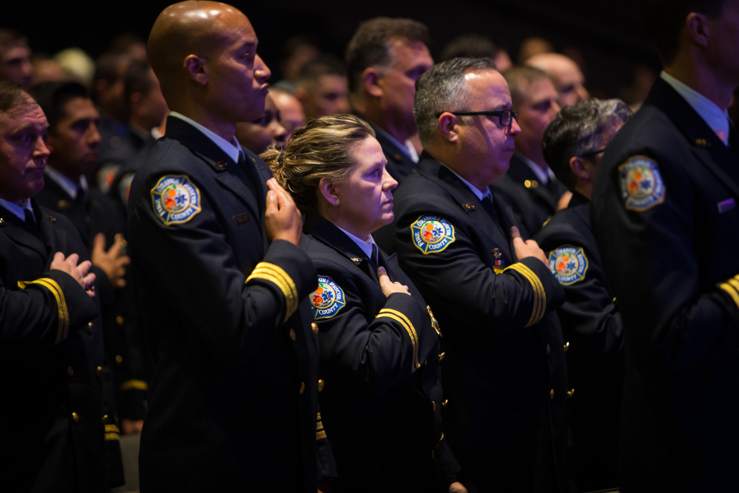 El Cuerpo de Bomberos del Condado de Orange celebró una ceremonia de promoción para oficiales, bomberos y administradores el 18 de noviembre de 2021, la primera ceremonia que se celebra desde el inicio de la pandemia del COVID-19.